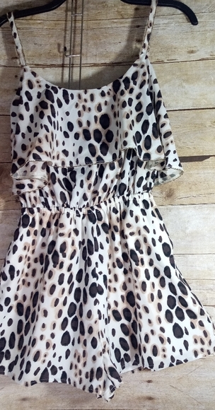bebe cheetah print romper with gold trim - Picture 4 of 8